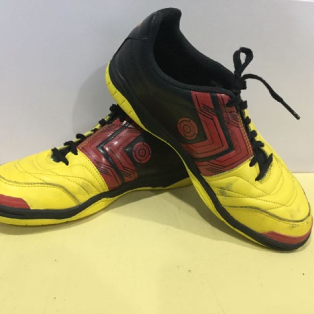 Kasut hotsell futsal kool