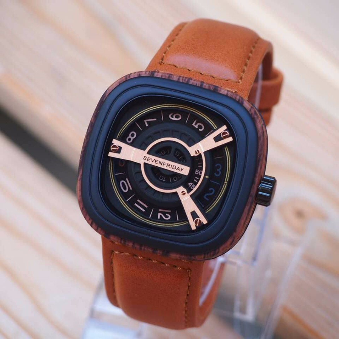 Sevenfriday store analog watch