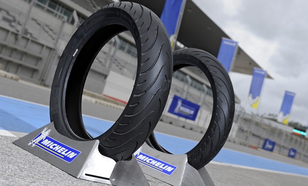 Harga Promo Diskon 100 70 17 Michelin Ps Tubles Aksesoris Mobil Di Carousell