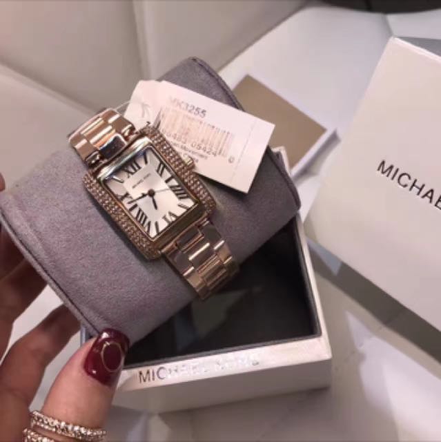 Michael kors 2025 rectangle watch
