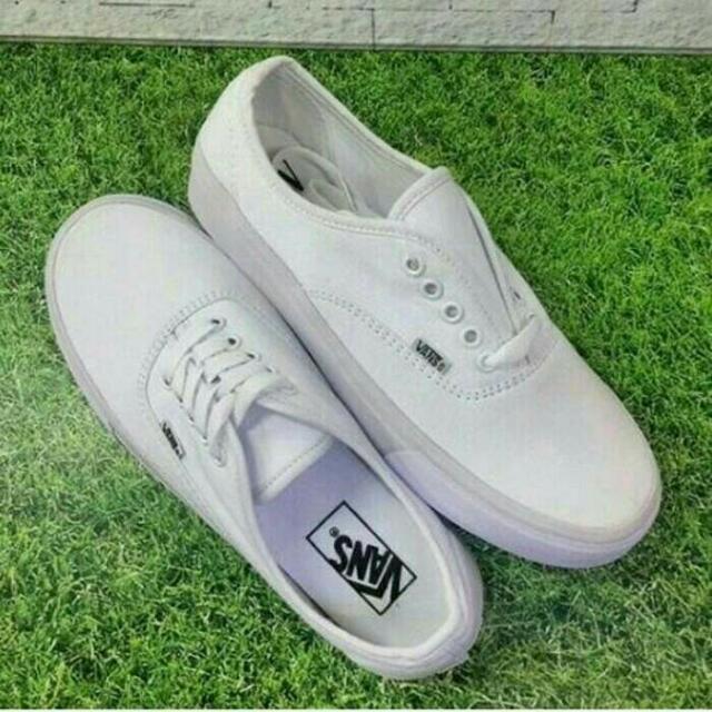Sale Sepatu Vans Authentic Full Putih Size 41 Fesyen Pria Sepatu Di Carousell