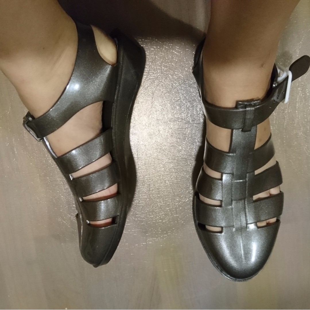 grey jelly shoes