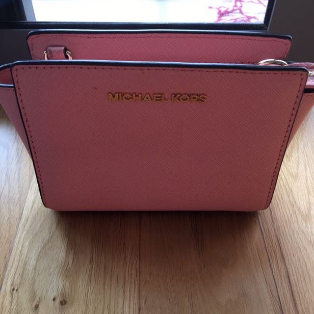 Michael Kors Selma Mini Messenger Bag - Black Mini, Luxury, Bags & Wallets  on Carousell