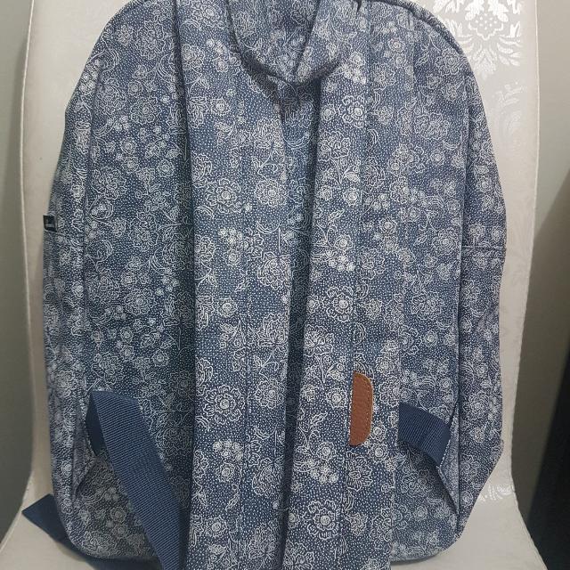 Herschel Settlement Midvolume Backpack Crosshatch Floral Chambray Women s Fashion Bags Wallets Backpacks on Carousell