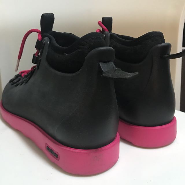 native boot （分類：靴）位於 Hong Kong。 由 iamdl 提交（商品編號 105350104，圖片 2）。簡介： size: m6/w8 98%new。