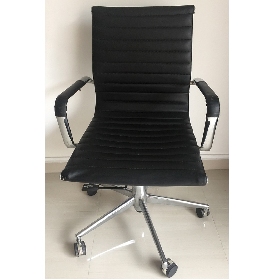 Office chairs / dining table chairs. With wheels. Turns., Furniture