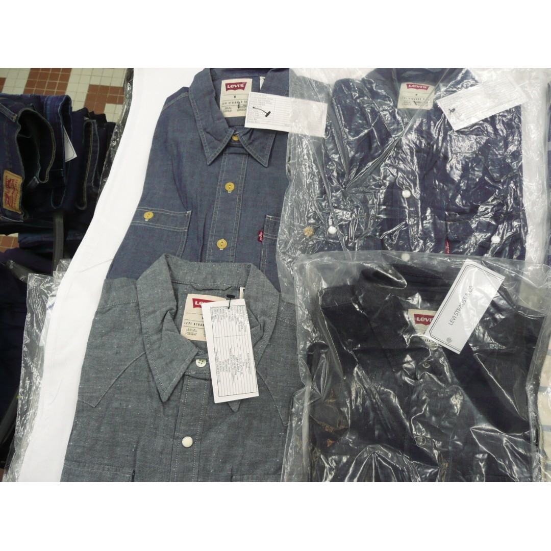 levi's medium shirt size