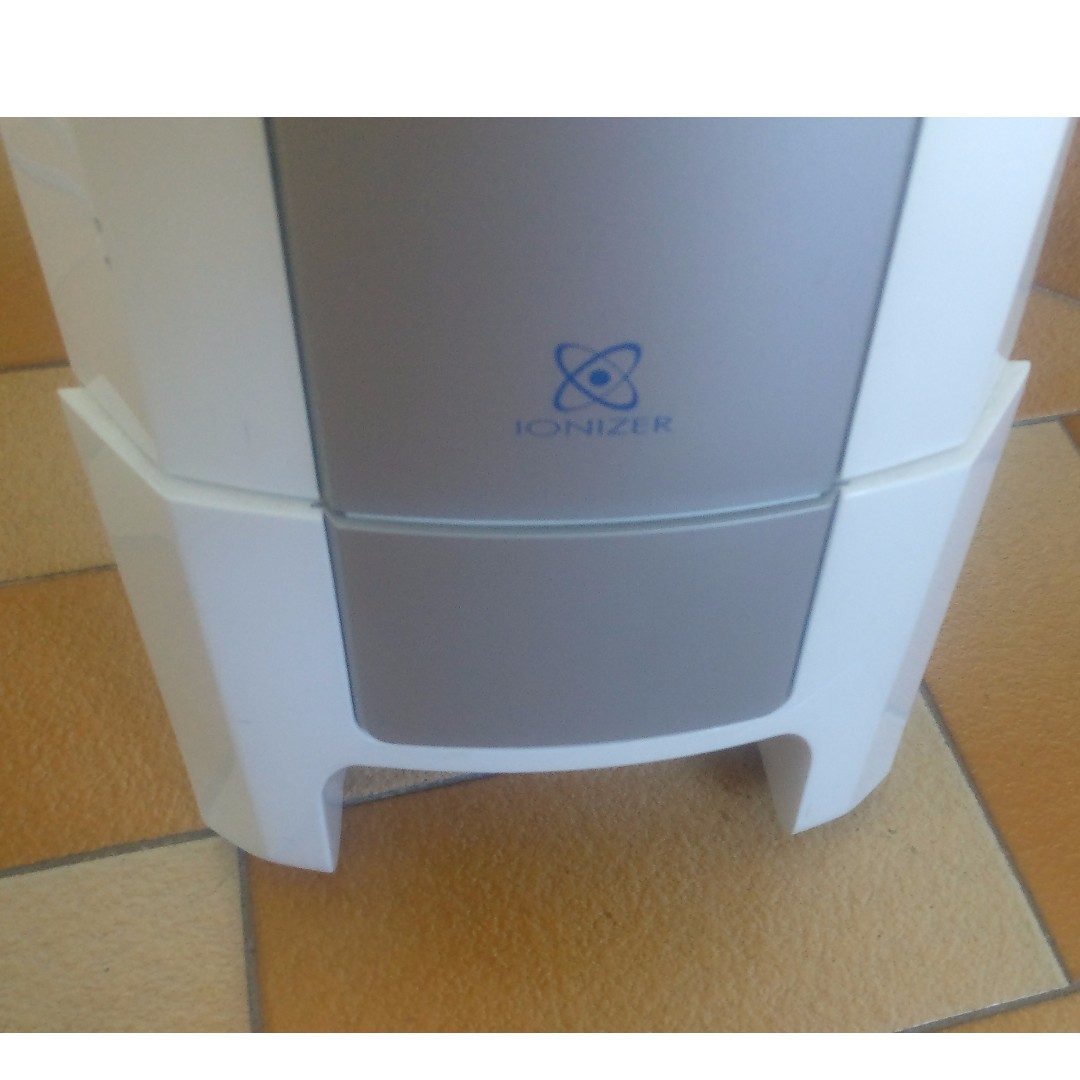 Delonghi Dehumidifier (Model DNC65) Used, TV & Home Appliances, Air Purifiers & Dehumidifiers