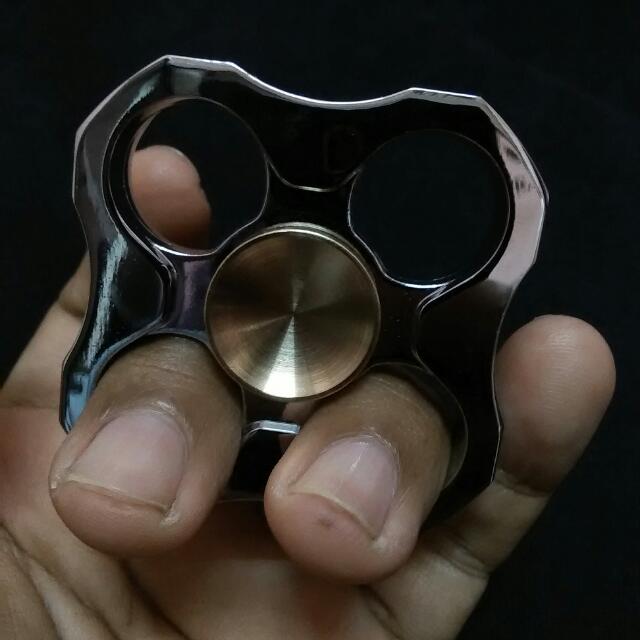FIDGET SPINNER (COD) (Category: Others) located in Cheras. Submitted by dewataraya81 (Listing ID 103830658, Image 3). Description: Fidget Spinner (LIMITED EDITION) very highspeed RM60 ....COD area Kuala lumpur..Cheras...ampang..Hulu langat..Kajang..Bangi..Putrajaya..dan kawasan berdekatan.
