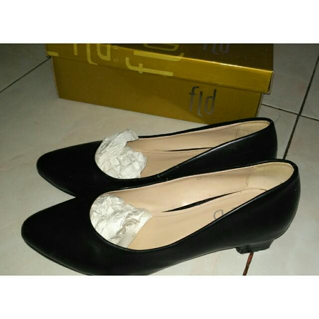 Fladeo Pantofel Sepatu Pantofel Fladeo Hak 5 Cm Size 38 Fesyen Wanita Sepatu Di Carousell