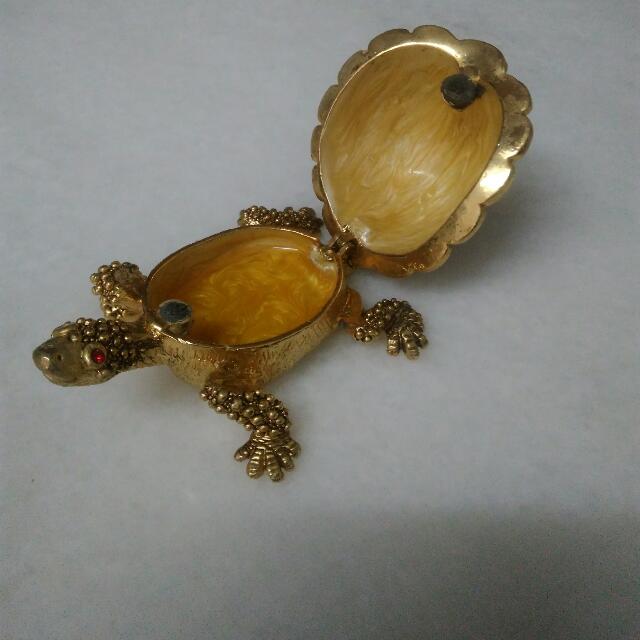 Lucky Turtle, Furniture & Home Living, Home Decor, Clocks on Carousell