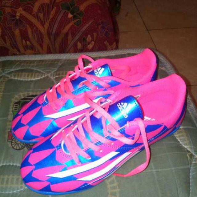 Sepatu Futsal Adidas F5 Original Olah Raga Perlengkapan Olahraga Lainnya Di Carousell
