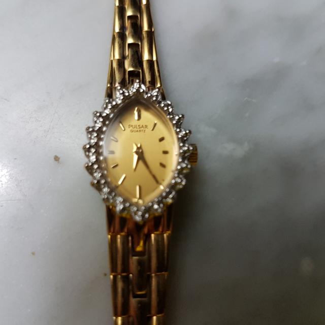Pulsar quartz women's watch outlet