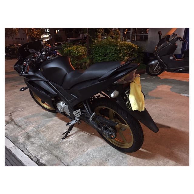 Yamaha r15 v1 black discount