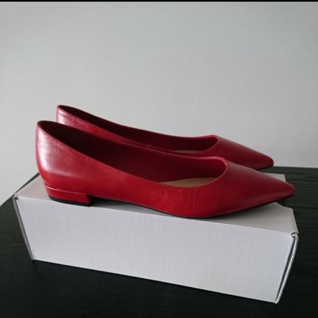 Aldo red flat Women s Fashion Footwear Flats on Carousell