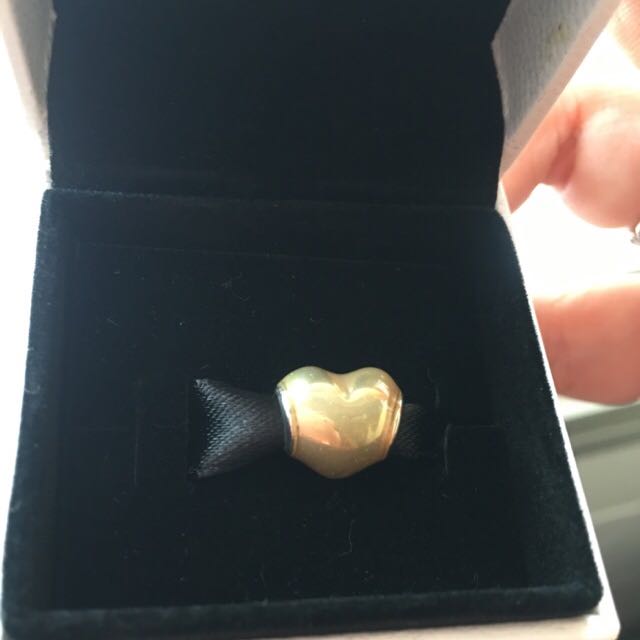 Glittering hearts of pandora charm clearance