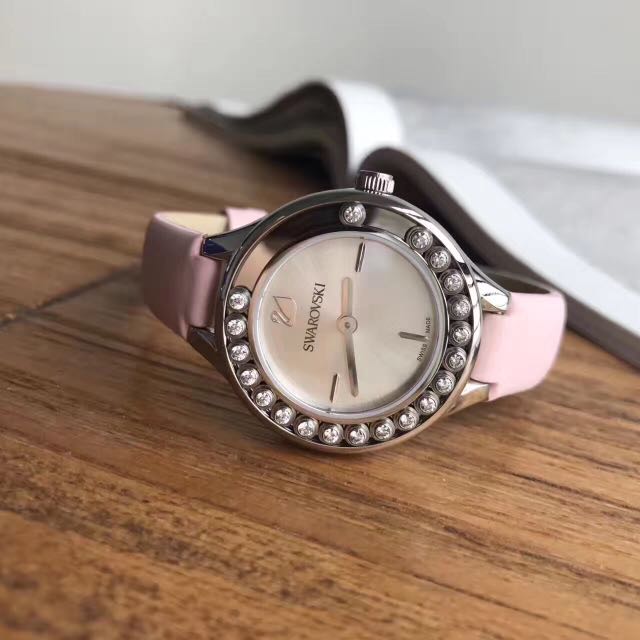 100% Authentic! Swarovski Crystal Watch !手錶, 名牌, 手錶 - Carousell