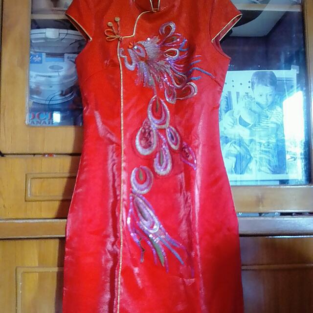 cheongsam bahanny bagus bgt.beli d caraousel jg tp kekecilan.size L kecil Fesyen Wanita Pakaian Wanita di Carousell