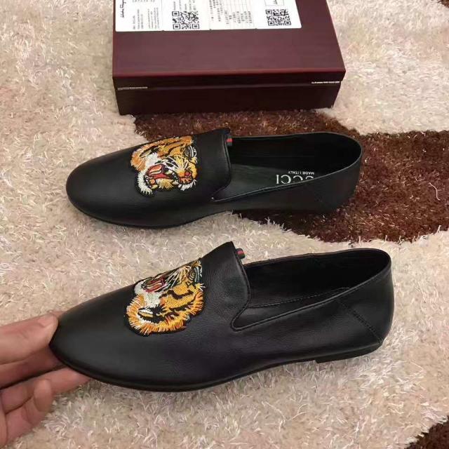Gucci loafers with tiger store