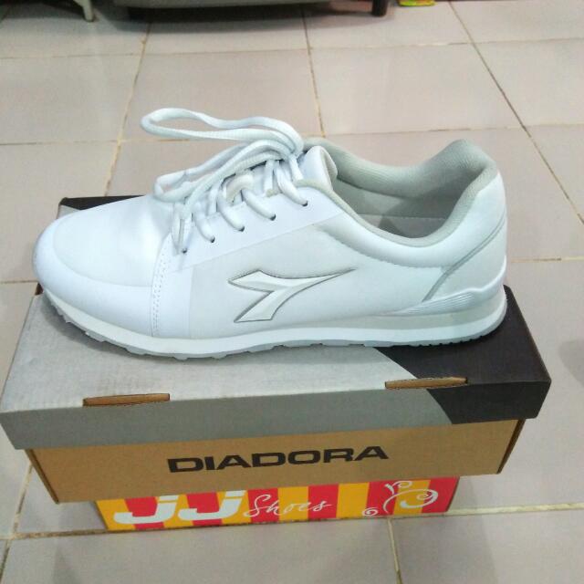 Sepatu Diadora Fesyen Wanita Sepatu Di Carousell