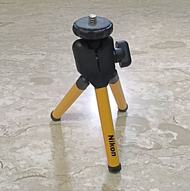 Basic Mini Tripod (Category: Tripods & Monopods) located in Singapore. Submitted by sa0607 (Listing ID 106209681, Image 1). Description: .