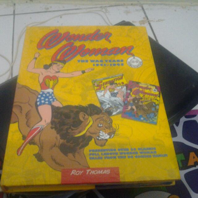Komik Wonder Woman The War Years 1941 1945 - 