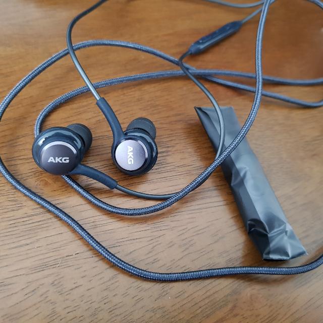 Akg n300 2025