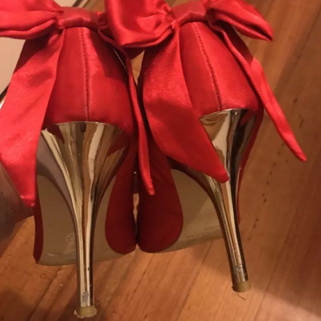 Betts red heels store