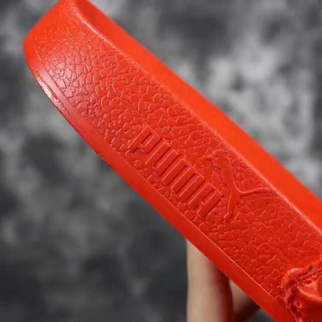 Red puma on sale rihanna slides