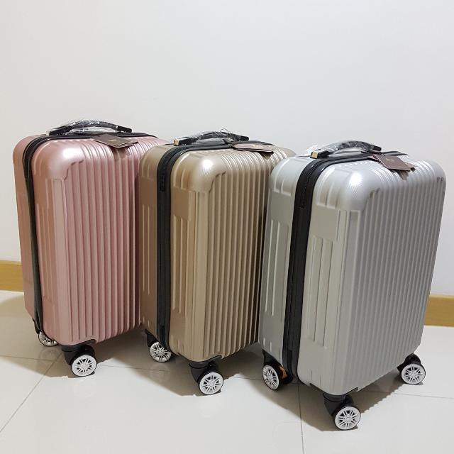 it cabin luggage black and rose gold