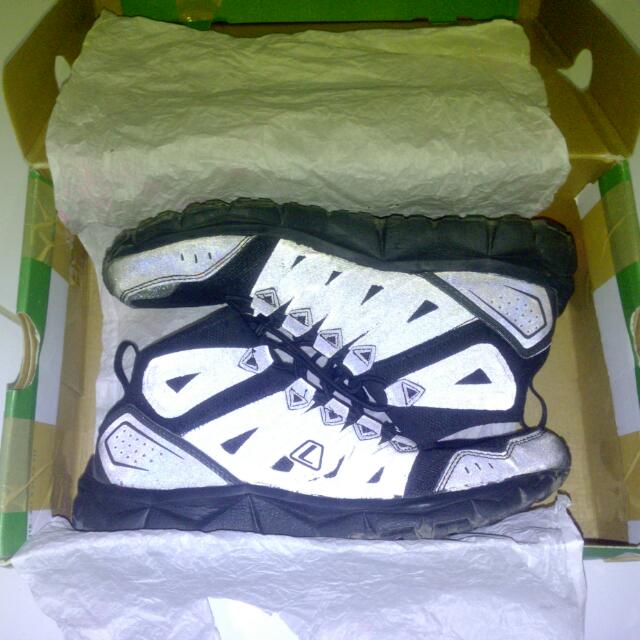 League Kumo 1 5 Kb Mid Olah Raga Baju Olahraga Di Carousell