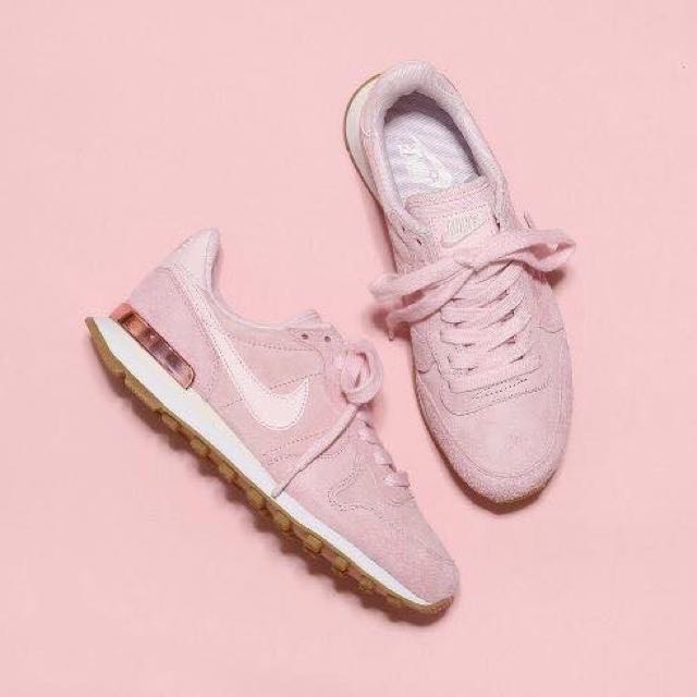 Nike internationalist pearl hotsell pink