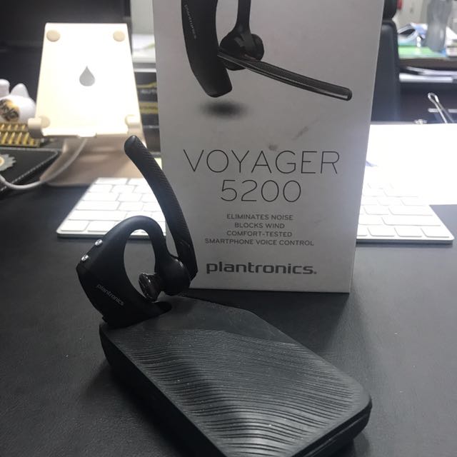 Plantronics Voyager 5200 Headset With Charging Case Audio