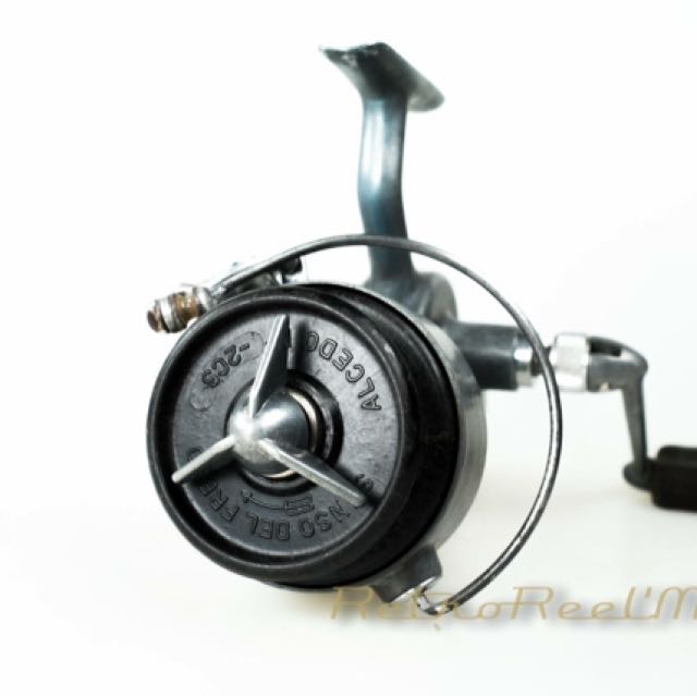 Alcedo 2CS Vintage Spinning Fishing Reel Made In Italy, Sports Equipment, Fishing  on Carousell