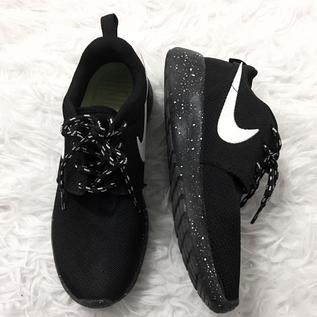 Nike Roshe Run Oreo, Women'S Fashion, Footwear, Sneakers On Carousell