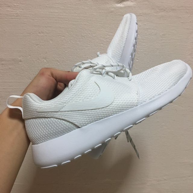 All white roshes womens discount