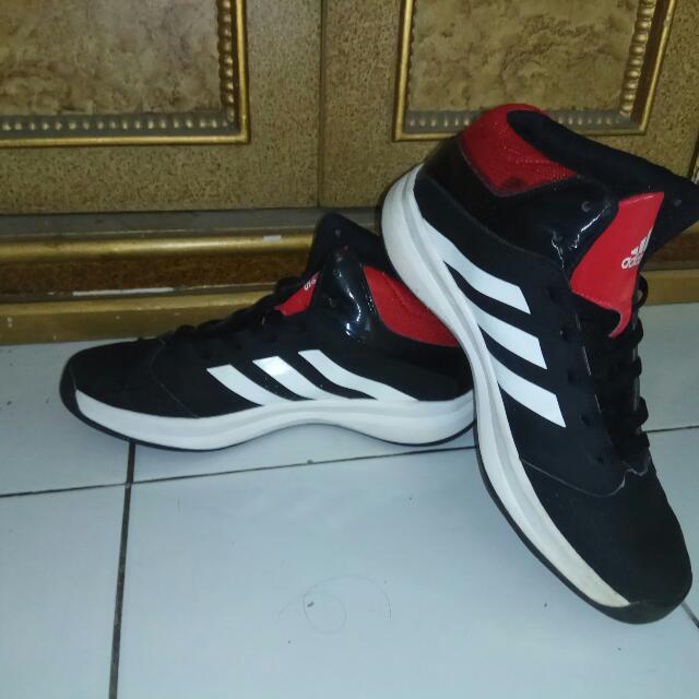 sepatu basket adidas original