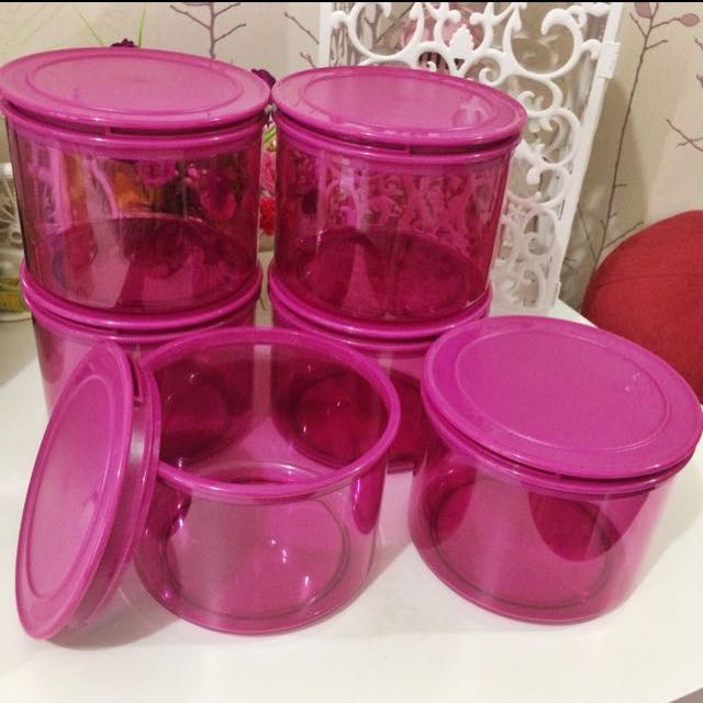 tupperware 1 7l jolly keeper home appliances on carousell tupperware 1 7l jolly keeper home appliances on carousell