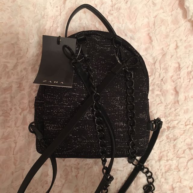 Zara mini backpack （分類：背囊）位於 Hong Kong。 由 annabell_x 提交（商品編號 106945717，圖片 2）。簡介： 。