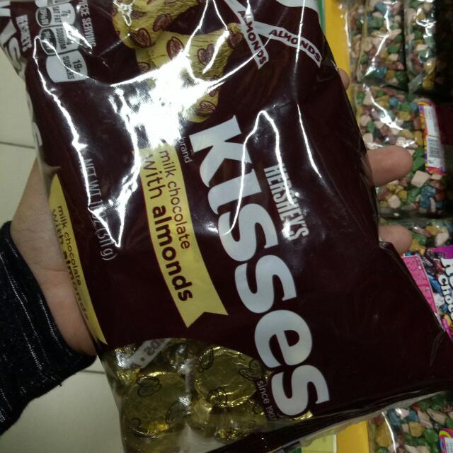 9000+ Gambar Coklat Kisses Almond 9000+ Gambar Coklat Kisses Almond