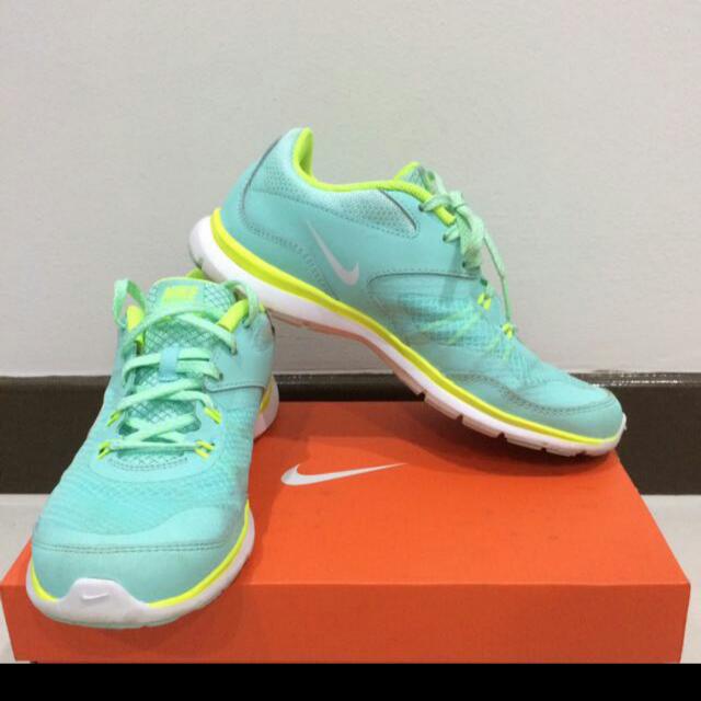 Nike Training Shoes, Women's Fashion, Footwear, Sneakers on Carousell