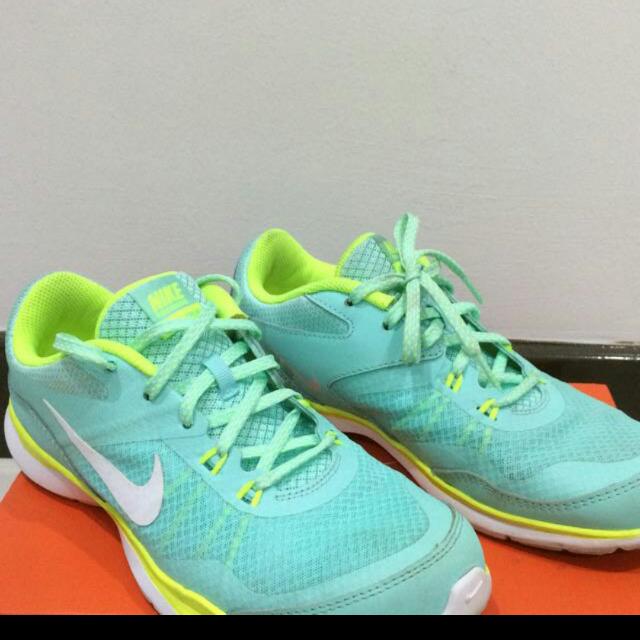 Nike Training Shoes, Women's Fashion, Footwear, Sneakers on Carousell