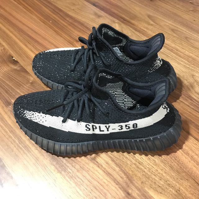 Best Quality Yeezy 350 Boost V2 Black and White Color Supreme