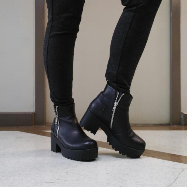 Rival boots unif clearance
