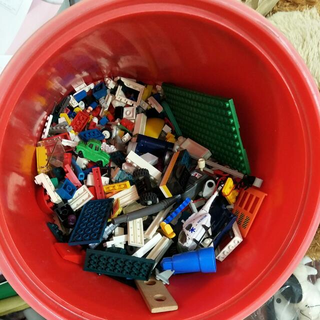 lego assorted bucket