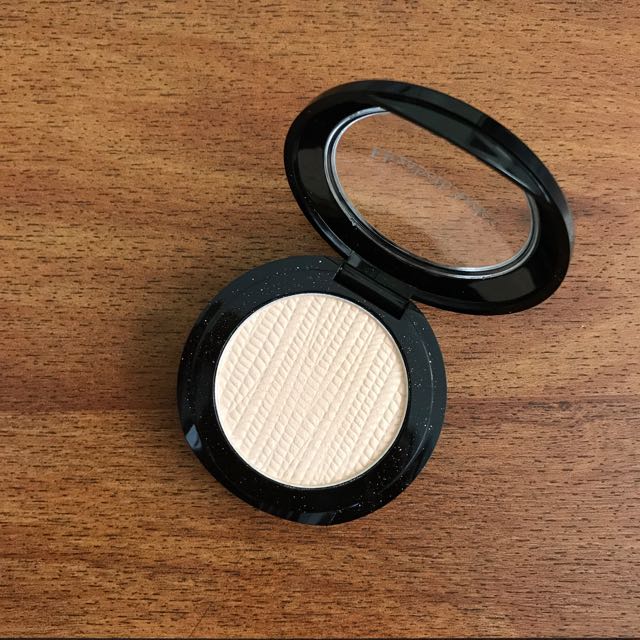 ELIZABETH ARDEN Shimmer Powder, Beauty & Personal Care, Face, Makeup on Carousell