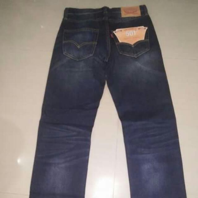 Levis 501, Men's Fashion, Bottoms, Jeans on Carousell