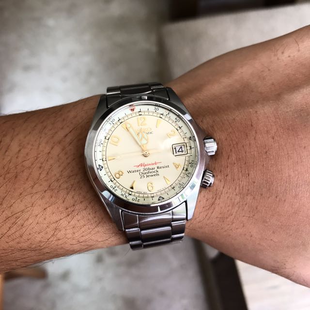 Seiko red alpinist SCVF007, Luxury, Watches on Carousell