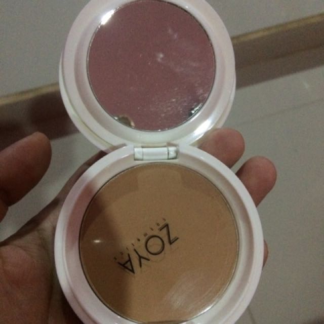 Zoya Two Way Cake Kesehatan Kecantikan Rias Wajah Di Carousell