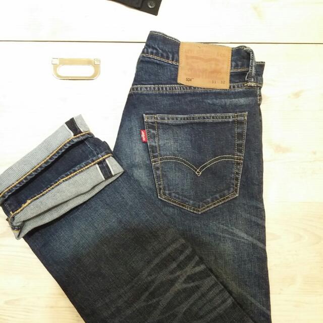 discount on levis jeans